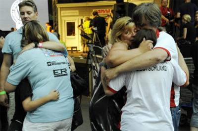 Зрители и организаторы чемпионата мира по банному спорту были перепуганы после того, как двоих участников отвезли в больницу