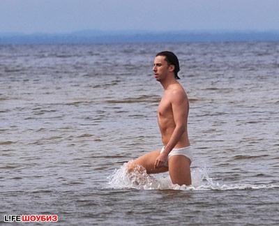 Максим Галкин в Прибалтике не вылезает из моря