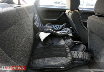 Сотрудники ГНР оставили бронежилеты в машине