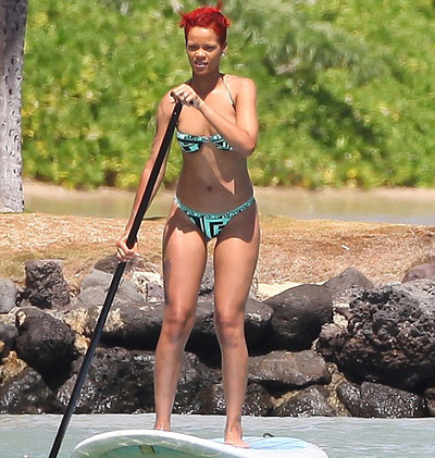 Певица отдыхает в перерыве между съемками фильма 