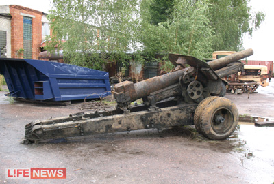 Гаубицу нашли в засохшем болоте