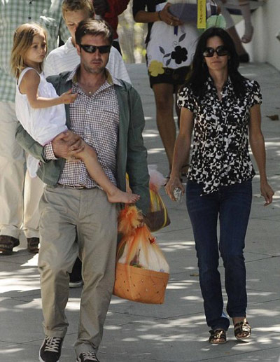 %D0%A3%20%D0%9A%D0%BE%D0%BA%D1%81%20%D0%B8%20%D0%90%D1%80%D0%BA%D0%B5%D1%82%D1%82%20%D0%B5%D1%81%D1%82%D1%8C%206-%D0%BB%D0%B5%D1%82%D0%BD%D1%8F%D1%8F%20%D0%B4%D0%BE%D1%87%D1%8C