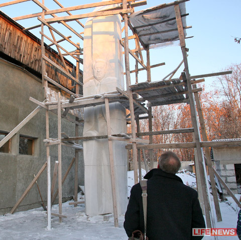 %D0%9C%D0%BE%D0%BD%D1%83%D0%BC%D0%B5%D0%BD%D1%82%20%D0%BE%D1%82%D0%BA%D1%80%D0%BE%D0%B5%D1%82%D1%81%D1%8F%20%D0%B2%20%D1%86%D0%B5%D0%BD%D1%82%D1%80%D0%B5%20%D0%95%D0%BA%D0%B0%D1%82%D0%B5%D1%80%D0%B8%D0%BD%D0%B1%D1%83%D1%80%D0%B3%D0%B0