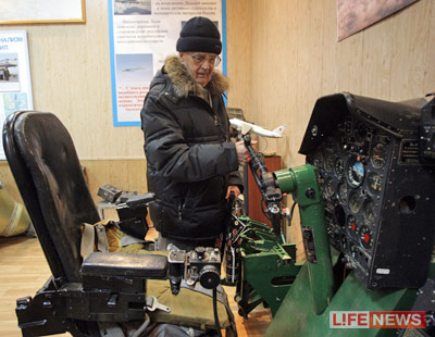 %D0%91%D0%BE%D1%80%D0%B8%D1%81%20%D0%98%D0%B2%D0%B0%D0%BD%D0%BE%D0%B2%D0%B8%D1%87%20%D0%B7%D0%B0%20%D1%88%D1%82%D1%83%D1%80%D0%B2%D0%B0%D0%BB%D0%BE%D0%BC%20%D0%BA%D0%B0%D0%B1%D0%B8%D0%BD%D1%8B%2C%20%D1%81%D0%BD%D1%8F%D1%82%D0%BE%D0%B9%20%D1%81%20%D0%A2%D1%83-16