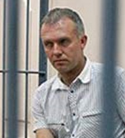 Убийцу Политковской посадили с обвинителем