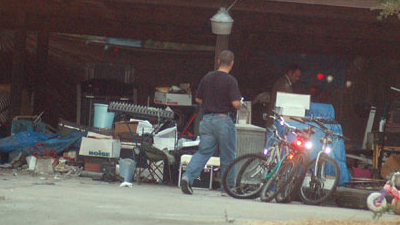 %D0%9D%D0%B0%D1%81%D0%B8%D0%BB%D1%8C%D0%BD%D0%B8%D0%BA%20%C2%AB%D0%BF%D0%BE%D1%81%D0%B5%D0%BB%D0%B8%D0%BB%C2%BB%20%D0%B4%D0%B5%D0%B2%D0%BE%D1%87%D0%BA%D1%83%20%D0%BD%D0%B0%20%D0%B7%D0%B0%D0%B4%D0%BD%D0%B5%D0%BC%20%D0%B4%D0%B2%D0%BE%D1%80%D0%B5%20%D0%B2%20%D0%B8%D0%B7%D0%BE%D0%BB%D0%B8%D1%80%D0%BE%D0%B2%D0%B0%D0%BD%D0%BD%D0%BE%D0%BC%20%D0%BF%D0%BE%D0%BC%D0%B5%D1%89%D0%B5%D0%BD%D0%B8%D0%B8