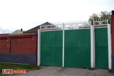 %D0%97%D0%B0%20%D1%8D%D1%82%D0%B8%D0%BC%D0%B8%20%D0%B2%D0%BE%D1%80%D0%BE%D1%82%D0%B0%D0%BC%D0%B8%20%D1%82%D0%B5%D0%BF%D0%B5%D1%80%D1%8C%20%D0%BE%D1%82%20%D0%B2%D1%81%D0%B5%D1%85%20%D1%81%D0%BA%D1%80%D1%8B%D0%B2%D0%B0%D0%B5%D1%82%D1%81%D1%8F%2018-%D0%BB%D0%B5%D1%82%D0%BD%D1%8F%D1%8F%20%D0%9C%D0%B0%D1%80%D0%B5%D0%BC%20%D0%91%D0%B0%D1%80%D1%85%D0%B0%D0%BD%D0%BE%D0%B5%D0%B2%D0%B0