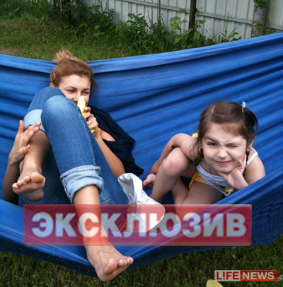 %D0%92%D0%B5%D1%81%D0%B5%D0%BB%D0%B0%D1%8F%20%D0%B6%D0%B8%D0%B7%D0%BD%D0%B5%D1%80%D0%B0%D0%B4%D0%BE%D1%81%D1%82%D0%BD%D0%B0%D1%8F%20%D0%B4%D0%B5%D0%B2%D1%83%D1%88%D0%BA%D0%B0%20%D0%BF%D0%BE%D0%BB%D1%83%D1%87%D0%B8%D0%BB%D0%B0%20%D1%82%D1%80%D0%B0%D0%B2%D0%BC%D1%83%20%D0%BD%D0%B0%20%D0%B2%D1%81%D1%8E%20%D0%BE%D1%81%D1%82%D0%B0%D0%B2%D1%88%D1%83%D1%8E%D1%81%D1%8F%20%D0%B6%D0%B8%D0%B7%D0%BD%D1%8C