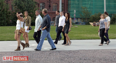 %D0%92%20%D1%81%D0%BE%D0%BF%D1%80%D0%BE%D0%B2%D0%BE%D0%B6%D0%B4%D0%B5%D0%BD%D0%B8%D0%B8%20%D1%81%D0%B2%D0%B8%D1%82%D1%8B%2C%20%D0%B2%20%D1%81%D0%BE%D1%81%D1%82%D0%B0%D0%B2%D0%B5%20%D0%BA%D0%BE%D1%82%D0%BE%D1%80%D0%BE%D0%B9%20%D0%B1%D1%8B%D0%BB%20%D0%B4%D0%B0%D0%B6%D0%B5%20%D0%A1%D0%B5%D1%80%D0%B3%D0%B5%D0%B9%20%D0%9A%D0%B0%D0%BF%D0%BA%D0%BE%D0%B2%2C%20%D0%A0%D0%BE%D0%BC%D0%B0%D0%BD%20%D0%BE%D1%81%D0%BC%D0%BE%D1%82%D1%80%D0%B5%D0%BB%20%D0%BE%D1%81%D1%82%D1%80%D0%BE%D0%B2