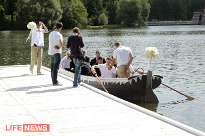 %D0%94%D0%BE%20%D0%BC%D0%B5%D1%81%D1%82%D0%B0%20%D1%82%D0%BE%D1%80%D0%B6%D0%B5%D1%81%D1%82%D0%B2%D0%B0%20%D0%B3%D0%BE%D1%81%D1%82%D0%B8%20%D0%B4%D0%BE%D0%B1%D0%B8%D1%80%D0%B0%D0%BB%D0%B8%D1%81%D1%8C%20%D0%B2%D0%BF%D0%BB%D0%B0%D0%B2%D1%8C%20