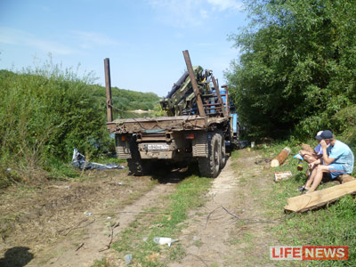 %D0%93%D1%80%D1%83%D0%B7%D0%BE%D0%B2%D0%B8%D0%BA%20%D0%B7%D0%B0%D0%B4%D0%B0%D0%B2%D0%B8%D0%BB%202%20%D1%87%D0%B5%D0%BB%D0%BE%D0%B2%D0%B5%D0%BA%20%D0%BD%D0%B0%20%D0%BF%D0%BB%D1%8F%D0%B6%D0%B5%20%D1%80%D0%B5%D0%BA%D0%B8%20%D0%94%D0%BE%D0%BD