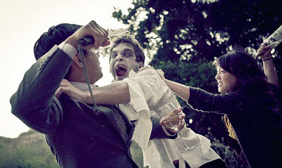 %D0%9C%D0%BE%D0%BB%D0%BE%D0%B4%D1%8B%D0%B5%20%22%D0%BF%D0%BE%D1%81%D1%82%D0%B0%D0%BD%D0%BE%D0%B2%D0%BE%D1%87%D0%BD%D0%BE%22%20%D0%B1%D0%BE%D1%80%D1%8E%D1%82%D1%81%D1%8F%20%D1%81%20%D0%BD%D0%B0%D0%BF%D0%B0%D0%B4%D0%B0%D1%8E%D1%89%D0%B8%D0%BC%20%D0%B7%D0%BE%D0%BC%D0%B1%D0%B8%20(%D1%84%D0%BE%D1%82%D0%BE%20%D1%81%20%D1%81%D0%B0%D0%B9%D1%82%D0%B0%20thesun.co.uk)