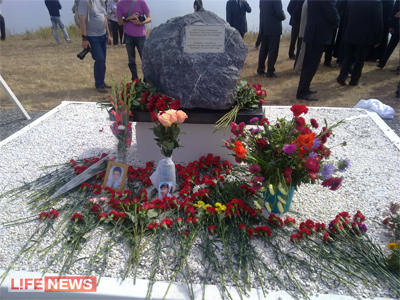 %D0%9D%D0%B0%20%D0%B1%D0%B5%D1%80%D0%B5%D0%B3%D1%83%20%D0%92%D0%BE%D0%BB%D0%B3%D0%B8%20%D0%BF%D0%BE%D1%8F%D0%B2%D1%8F%D1%82%D1%81%D1%8F%20%D0%B4%D0%B2%D0%B0%20%D1%85%D1%80%D0%B0%D0%BC%D0%B0%20-%20%D0%BF%D1%80%D0%B0%D0%B2%D0%BE%D1%81%D0%BB%D0%B0%D0%B2%D0%BD%D1%8B%D0%B9%20%D0%B8%20%D0%BC%D1%83%D1%81%D1%83%D0%BB%D1%8C%D0%BC%D0%B0%D0%BD%D1%81%D0%BA%D0%B8%D0%B9