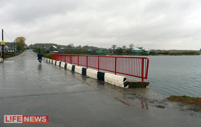 %D0%A0%D0%B5%D0%BA%D0%B0%20%D1%83%D0%BD%D0%B5%D1%81%D0%BB%D0%B0%20%D0%B6%D0%B8%D0%B7%D0%BD%D0%B8%20%D0%BC%D0%B0%D0%BB%D0%B5%D0%BD%D1%8C%D0%BA%D0%B8%D1%85%20%D0%B1%D0%BB%D0%B8%D0%B7%D0%BD%D0%B5%D1%86%D0%BE%D0%B2