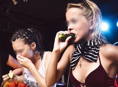 Пьяные телки сосут у стриптизеров с клубе порно фото и секс фотографии на grantafl.ru
