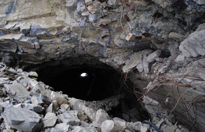 %D0%92%20%22%D1%81%D0%BF%D0%B0%D1%81%D0%B8%D1%82%D0%B5%D0%BB%D1%8C%D0%BD%D0%BE%D0%BC%22%20%D1%82%D0%BE%D0%BD%D0%BD%D0%B5%D0%BB%D0%B5%20%D0%BD%D0%B5%20%D0%BD%D0%B0%D1%88%D0%BB%D0%B8%20%D0%BD%D0%B8%20%D0%B6%D0%B8%D0%B2%D1%8B%D1%85%2C%20%D0%BD%D0%B8%20%D0%BC%D0%B5%D1%80%D1%82%D0%B2%D1%8B%D1%85