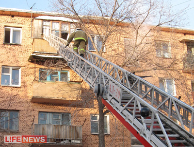 %D0%A1%D0%BF%D0%B0%D1%81%D0%B0%D1%82%D0%B5%D0%BB%D1%8C%20%D0%B2%D1%8B%D0%B2%D0%B5%D0%BB%20%D0%B8%D0%B7%20%D0%B0%D0%B2%D0%B0%D1%80%D0%B8%D0%B9%D0%BD%D0%BE%D0%B3%D0%BE%20%D0%B4%D0%BE%D0%BC%D0%B0%2040%20%D1%87%D0%B5%D0%BB%D0%BE%D0%B2%D0%B5%D0%BA