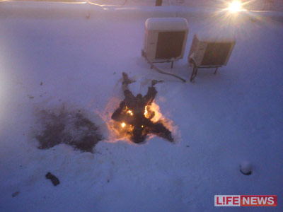 %D0%9B%D1%8E%D0%B4%D0%B8%2C%20%D0%BA%D0%BE%D1%82%D0%BE%D1%80%D1%8B%D0%B5%20%D0%BF%D0%B5%D1%80%D0%B2%D1%8B%D0%BC%D0%B8%20%D1%83%D0%B2%D0%B8%D0%B4%D0%B5%D0%BB%D0%B8%20%D0%B3%D0%BE%D1%80%D1%8F%D1%89%D0%B5%D0%B5%20%D1%82%D0%B5%D0%BB%D0%BE%20%D0%9A%D0%BE%D1%81%D1%8C%D0%BA%D0%B8%D0%BD%D0%B0%2C%20%D1%80%D0%B5%D1%88%D0%B8%D0%BB%D0%B8%2C%20%D1%87%D1%82%D0%BE%20%D1%8D%D1%82%D0%BE%20%D0%BC%D0%B0%D0%BD%D0%B5%D0%BA%D0%B5%D0%BD