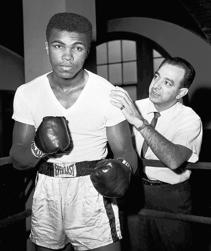 %D0%9C%D0%BE%D1%85%D0%B0%D0%BC%D0%BC%D0%B5%D0%B4%20%D0%90%D0%BB%D0%B8%20%D1%81%D0%BE%20%D1%81%D0%B2%D0%BE%D0%B8%D0%BC%20%D1%82%D1%80%D0%B5%D0%BD%D0%B5%D1%80%D0%BE%D0%BC%20%D0%90%D0%BD%D0%B4%D0%B6%D0%B5%D0%BB%D0%BE%20%D0%94%D0%B0%D0%BD%D0%B4%D0%B8