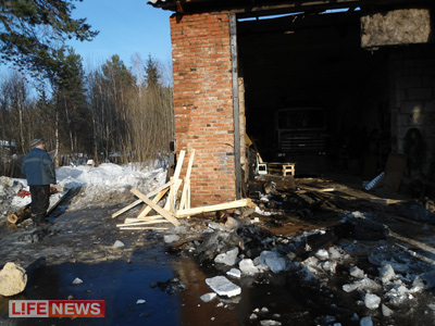 %D0%9A%D0%B8%D1%80%D0%BF%D0%B8%D1%87%D0%BD%D0%B0%D1%8F%20%D0%BA%D0%BB%D0%B0%D0%B4%D0%BA%D0%B0%20%D0%BE%D0%B1%D1%80%D1%83%D1%88%D0%B8%D0%BB%D0%B0%D1%81%D1%8C%20%D0%BF%D1%80%D1%8F%D0%BC%D0%BE%20%D0%BD%D0%B0%20%D0%B3%D0%BE%D0%BB%D0%BE%D0%B2%D1%8B%20%D1%80%D0%B0%D0%B1%D0%BE%D1%87%D0%B8%D1%85