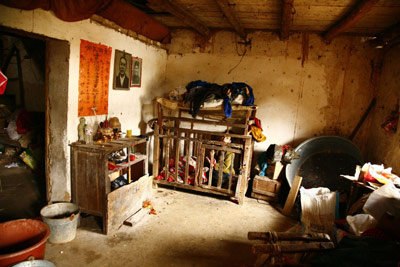 %D0%92%20%D0%9A%D0%B8%D1%82%D0%B0%D0%B5%20%D1%80%D0%BE%D0%B4%D0%B8%D1%82%D0%B5%D0%BB%D0%B8%20%D0%B2%D1%81%D1%8E%20%D0%B6%D0%B8%D0%B7%D0%BD%D1%8C%20%D0%B4%D0%B5%D1%80%D0%B6%D0%B0%D1%82%20%D1%81%D1%8B%D0%BD%D0%B0%20%D0%B2%20%D0%BA%D0%BB%D0%B5%D1%82%D0%BA%D0%B5%20(%D1%84%D0%BE%D1%82%D0%BE%20huffingtonpost.co.uk)