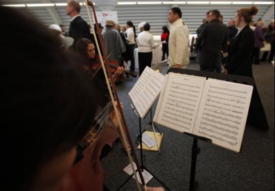 %D0%9E%D1%80%D0%B3%D0%B0%D0%BD%D0%B8%D0%B7%D0%B0%D1%82%D0%BE%D1%80%D1%8B%20%D0%BF%D0%BE%D1%81%D1%82%D0%B0%D1%80%D0%B0%D0%BB%D0%B8%D1%81%D1%8C%20%D0%B2%D0%BE%D1%81%D1%81%D0%BE%D0%B7%D0%B4%D0%B0%D1%82%D1%8C%20%D0%B0%D1%82%D0%BC%D0%BE%D1%81%D1%84%D0%B5%D1%80%D1%83%20%C2%AB%D0%A2%D0%B8%D1%82%D0%B0%D0%BD%D0%B8%D0%BA%D0%B0%C2%BB%20(%D1%84%D0%BE%D1%82%D0%BE%20huffingtonpost.com)