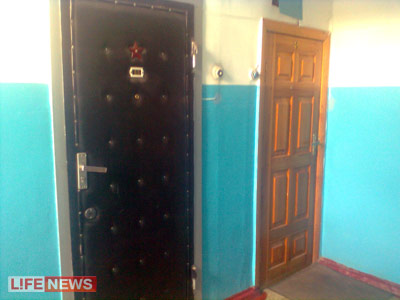 %D0%94%D0%B2%D0%B5%D1%80%D1%8C%20%D0%BA%D0%B2%D0%B0%D1%80%D1%82%D0%B8%D1%80%D1%8B%20%D1%80%D0%BE%D0%B4%D0%B8%D1%82%D0%B5%D0%BB%D0%B5%D0%B9%20%D0%BB%D0%B5%D1%82%D1%87%D0%B8%D0%BA%D0%B0%20%D1%83%D0%BA%D1%80%D0%B0%D1%88%D0%B0%D0%B5%D1%82%20%D0%B7%D0%B2%D0%B5%D0%B7%D0%B4%D0%B0