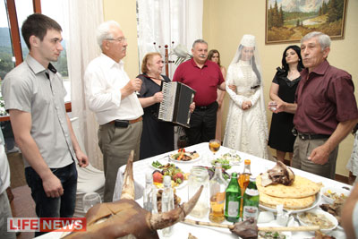 %D0%94%D0%BE%20%D1%80%D0%B5%D0%B3%D0%B8%D1%81%D1%82%D1%80%D0%B0%D1%86%D0%B8%D0%B8%20%D0%BD%D0%B5%D0%B2%D0%B5%D1%81%D1%82%D0%B0%20%D0%B1%D1%8B%D0%BB%D0%B0%20%D0%BE%D0%B4%D0%B5%D1%82%D0%B0%20%D0%B2%20%D1%82%D1%80%D0%B0%D0%B4%D0%B8%D1%86%D0%B8%D0%BE%D0%BD%D0%BD%D1%8B%D0%B9%20%D0%BE%D1%81%D0%B5%D1%82%D0%B8%D0%BD%D1%81%D0%BA%D0%B8%D0%B9%20%D0%BD%D0%B0%D1%80%D1%8F%D0%B4