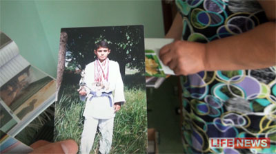 %D0%90%D1%80%D1%81%D0%B5%D0%BD%20%D1%81%20%D0%B4%D0%B5%D1%82%D1%81%D1%82%D0%B2%D0%B0%20%D0%BF%D0%BE%D0%B1%D0%B5%D0%B6%D0%B4%D0%B0%D0%BB%20%D0%BF%D0%BE%D1%87%D1%82%D0%B8%20%D0%B2%D0%BE%20%D0%B2%D1%81%D0%B5%D1%85%20%D1%81%D0%BE%D1%80%D0%B5%D0%B2%D0%BD%D0%BE%D0%B2%D0%B0%D0%BD%D0%B8%D1%8F%D1%85