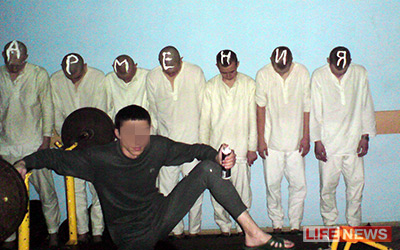 %D0%94%D0%B5%D0%BC%D0%B1%D0%B5%D0%BB%D0%B5%D0%B9%20%D0%BD%D0%B0%D0%BA%D0%B0%D0%B6%D1%83%D1%82%20%D0%B7%D0%B0%20%D0%BD%D0%B0%D0%B4%D0%BF%D0%B8%D1%81%D0%B8%20%D0%BD%D0%B0%20%D0%B3%D0%BE%D0%BB%D0%BE%D0%B2%D0%B0%D1%85%20%D1%81%D0%BE%D0%BB%D0%B4%D0%B0%D1%82