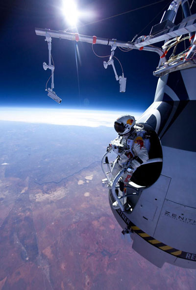 %D1%84%D0%BE%D1%82%D0%BE%3A%20http%3A%2F%2Fwww.redbullstratos.com%2Flive