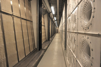 %D0%A1%D0%B5%D1%80%D0%B2%D0%B5%D1%80%D0%B0%20%D0%B2%20%D0%BD%D0%BE%D0%B2%D0%BE%D0%BC%20%D0%B4%D0%B0%D1%82%D0%B0-%D1%86%D0%B5%D0%BD%D1%82%D1%80%D0%B5%20%D0%B1%D1%83%D0%B4%D1%83%D1%82%20%D0%BE%D1%85%D0%BB%D0%B0%D0%B6%D0%B4%D0%B0%D1%82%D1%8C%20%D1%83%D0%BB%D0%B8%D1%87%D0%BD%D1%8B%D0%BC%20%D0%B2%D0%BE%D0%B7%D0%B4%D1%83%D1%85%D0%BE%D0%BC%20(%D1%84%D0%BE%D1%82%D0%BE%3A%20wired.com)