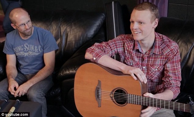 %D0%97%D0%B0%D0%BA%20%D0%A1%D0%BE%D0%B1%D0%B8%D1%87%20%D0%B1%D0%BE%D0%BB%D1%8C%D1%88%D0%B5%20%D0%B2%D1%81%D0%B5%D0%B3%D0%BE%20%D0%BB%D1%8E%D0%B1%D0%B8%D1%82%20%D0%B8%D0%B3%D1%80%D0%B0%D1%82%D1%8C%20%D0%BD%D0%B0%20%D0%B3%D0%B8%D1%82%D0%B0%D1%80%D0%B5%20(%D1%84%D0%BE%D1%82%D0%BE%3A%20youtube)