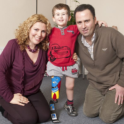 %D0%A0%D0%BE%D0%B4%D0%BD%D1%8B%D0%B5%20%D0%BC%D0%B0%D0%BB%D1%8C%D1%87%D0%B8%D0%BA%D0%B0%20%D0%B4%D0%BE%20%D1%81%D0%B8%D1%85%20%D0%BF%D0%BE%D1%80%20%D0%BD%D0%B5%20%D0%BC%D0%BE%D0%B3%D1%83%D1%82%20%D0%BF%D0%BE%D0%B2%D0%B5%D1%80%D0%B8%D1%82%D1%8C%20%D1%81%D0%B2%D0%BE%D0%B5%D0%BC%D1%83%20%D1%81%D1%87%D0%B0%D1%81%D1%82%D1%8C%D1%8E%20(%D1%84%D0%BE%D1%82%D0%BE%3A%20dailymail.co.uk)