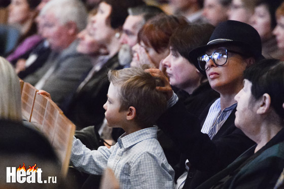 Ольга Дроздова и пятилетний сынишка Елисей с замирание сердца слушали песни Дмитрия