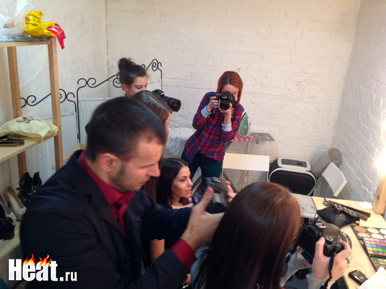 Голограмма в виде Елены Берковой по сюжету фильма создана для того, чтобы подбадривать космонавтов на космическом корабле