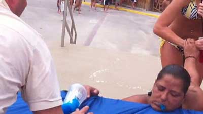 %D0%94%D0%B5%D0%B2%D1%83%D1%88%D0%BA%D0%B0%20%D1%83%D0%BF%D0%B0%D0%BB%D0%B0%20%D0%B2%20%D0%BE%D0%B1%D0%BC%D0%BE%D1%80%D0%BE%D0%BA%20%D0%B2%D0%BE%20%D0%B2%D1%80%D0%B5%D0%BC%D1%8F%20%D1%81%D0%BE%D1%80%D0%B5%D0%B2%D0%BD%D0%BE%D0%B2%D0%B0%D0%BD%D0%B8%D1%8F%20%D0%B2%20%D0%B0%D0%BA%D0%B2%D0%B0%D0%BF%D0%B0%D1%80%D0%BA%D0%B5%20(%D1%84%D0%BE%D1%82%D0%BE%3A%20inquisitr.com)