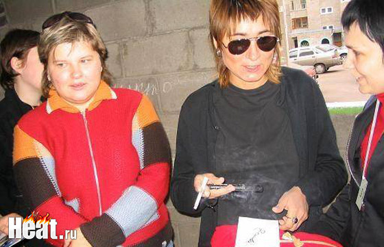 Первыми слушателями певицы были пацаны и короткостриженные девочки из ее двора