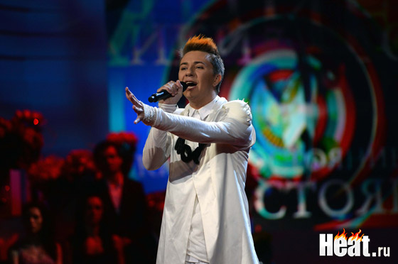 Участнику проекта "Фактор А", певцу под псевдонимом РИМ Алла доверила спеть хит "Ты на свете есть"