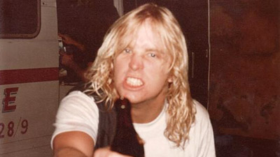 Жалаңаш жас Эмма Уотсон