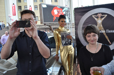 %D0%A0%D1%83%D1%81%D1%82%D0%B5%D0%BC%20%D0%90%D0%B4%D0%B0%D0%B3%D0%B0%D0%BC%D0%BE%D0%B2%20%D1%81%20%D0%B3%D1%80%D0%B0%D0%B6%D0%B4%D0%B0%D0%BD%D1%81%D0%BA%D0%BE%D0%B9%20%D0%B6%D0%B5%D0%BD%D0%BE%D0%B9%20%D0%95%D0%BA%D0%B0%D1%82%D0%B5%D1%80%D0%B8%D0%BD%D0%BE%D0%B9%20%D0%9C%D0%B0%D0%BA%D0%B0%D1%80%D0%BE%D0%B2%D0%BE%D0%B9%20(%D1%84%D0%BE%D1%82%D0%BE%20%D0%B8%D0%B7%20%D0%B0%D0%BB%D1%8C%D0%B1%D0%BE%D0%BC%D0%B0%20%D0%A1%D1%82%D0%B0%D1%81%D0%B0%20%D0%A1%D0%B0%D0%B4%D0%B0%D0%BB%D1%8C%D1%81%D0%BA%D0%BE%D0%B3%D0%BE)