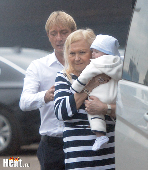 Это первое фото сына Яны Рудковской и Евгения Плющенко