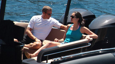 %D0%9F%D0%B0%D1%80%D0%B0%20%D0%BE%D1%82%D0%B4%D0%BE%D1%85%D0%BD%D1%83%D0%BB%D0%B0%20%D0%B2%D0%BC%D0%B5%D1%81%D1%82%D0%B5%20%D0%BD%D0%B0%20%D0%98%D0%B1%D0%B8%D1%86%D0%B5%20(%D1%84%D0%BE%D1%82%D0%BE%3A%20Splash%20News)