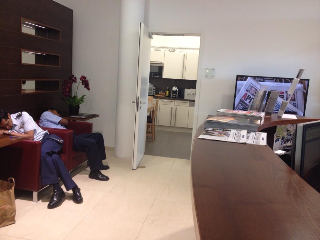 %D0%9F%D0%B8%D0%BB%D0%BE%D1%82%D1%8B%20%D1%81%D0%B0%D0%BC%D0%BE%D0%BB%D0%B5%D1%82%D0%B0%20%D0%AD%D0%B2%D0%BE%20%D0%9C%D0%BE%D1%80%D0%B0%D0%BB%D0%B5%D1%81%D0%B0%20%D1%81%D0%BF%D1%8F%D1%82%20%D0%B2%20%D0%B0%D1%8D%D1%80%D0%BE%D0%BF%D0%BE%D1%80%D1%82%D1%83%20%D0%92%D0%B5%D0%BD%D1%8B%20(%D1%84%D0%BE%D1%82%D0%BE%20twitter.com%2FOlivera%20Staji%C4%87)