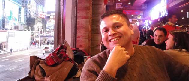 %D0%A0%D0%B0%D0%B1%D0%BE%D1%82%D0%BD%D0%B8%D0%BA%20%D0%BF%D0%BE%D1%81%D0%BE%D0%BB%D1%8C%D1%81%D1%82%D0%B2%D0%B0%20%D0%B2%D1%8B%D0%B4%D0%B0%D0%B2%D0%B0%D0%BB%20%D0%B2%D0%B8%D0%B7%D1%8B%20%D0%B2%20%D0%BE%D0%B1%D0%BC%D0%B5%D0%BD%20%D0%BD%D0%B0%20%D0%B8%D0%BD%D1%82%D0%B8%D0%BC%D0%BD%D1%8B%D0%B5%20%D1%83%D1%81%D0%BB%D1%83%D0%B3%D0%B8%20(%D1%84%D0%BE%D1%82%D0%BE%3A%20dailycaller.com)