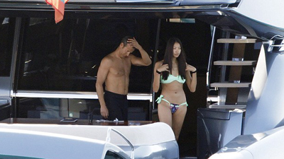 %D0%9F%D0%BE%D1%81%D0%BB%D0%B5%20%D1%83%D0%B2%D0%BE%D0%BB%D1%8C%D0%BD%D0%B5%D0%BD%D0%B8%D1%8F%20%D0%B4%D0%B5%D0%B2%D1%83%D1%88%D0%BA%D0%B0%20%D0%BD%D0%B0%D1%88%D0%BB%D0%B0%20%D1%83%D1%82%D0%B5%D1%88%D0%B5%D0%BD%D0%B8%D0%B5%20%D0%BE%D0%B1%D1%8A%D1%8F%D1%82%D0%B8%D1%8F%D1%85%20%D0%B1%D0%B8%D0%B7%D0%BD%D0%B5%D1%81%D0%BC%D0%B5%D0%BD%D0%B0%20(%D1%84%D0%BE%D1%82%D0%BE%3A%20Splash%20News)