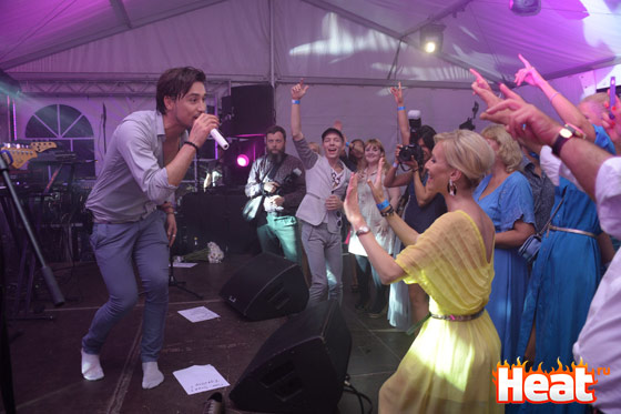 Шумная компания гуляла до утра