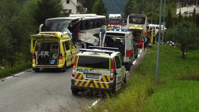 %D0%94%D0%B2%D0%B0%20%D0%B0%D0%B2%D1%82%D0%BE%D0%B1%D1%83%D1%81%D0%B0%20%D1%81%20%D1%82%D1%83%D1%80%D0%B8%D1%81%D1%82%D0%B0%D0%BC%D0%B8%20%D1%81%D1%82%D0%BE%D0%BB%D0%BA%D0%BD%D1%83%D0%BB%D0%B8%D1%81%D1%8C%20%D0%B2%20%D0%9D%D0%BE%D1%80%D0%B2%D0%B5%D0%B3%D0%B8%D0%B8%20(%D1%84%D0%BE%D1%82%D0%BE%3A%20nrk.no)