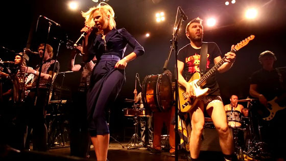 Искать замену Коган группе не придется - с декабря 2012 года в группе поет еще и вокалистка Алиса Вокс