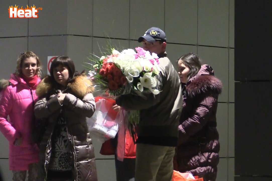 Родня Кристины и Гарика приехала в клинку на выписку вечером в понедельник